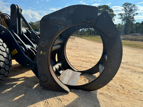 VOLVO L150H Log Grab