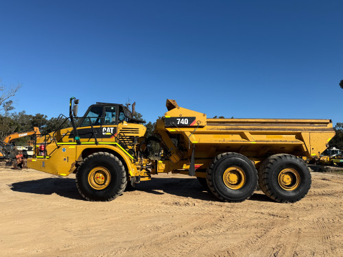 2010 Caterpillar 740