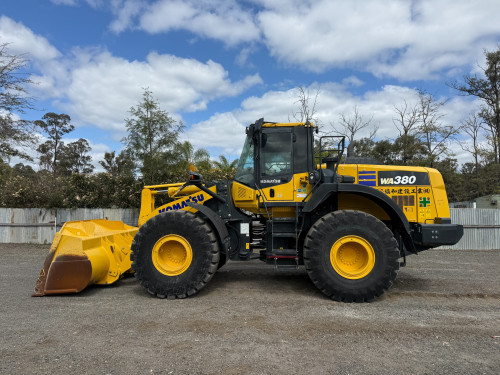 2022 Komatsu WA380-8